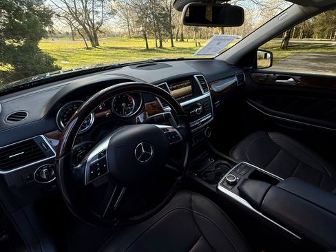 Used 2016 Mercedes-Benz GL 550 4MATIC image 26