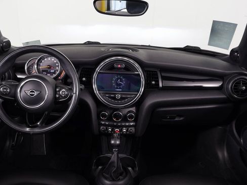 Used 2019 MINI Cooper Convertible w/ Premium Package image 9