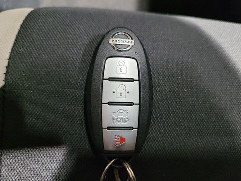 Used 2021 Nissan Versa SV FWD image 32