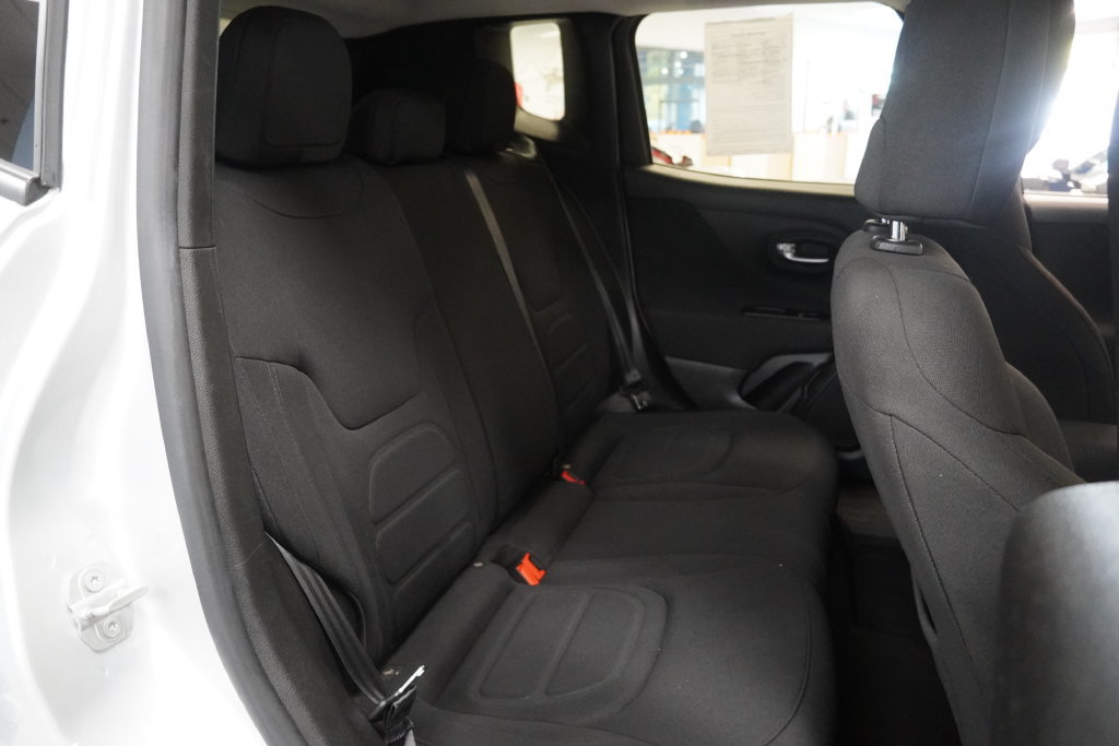 Used 2021 Jeep Renegade Latitude w/ Luxury Group I AWD/4WD image 28