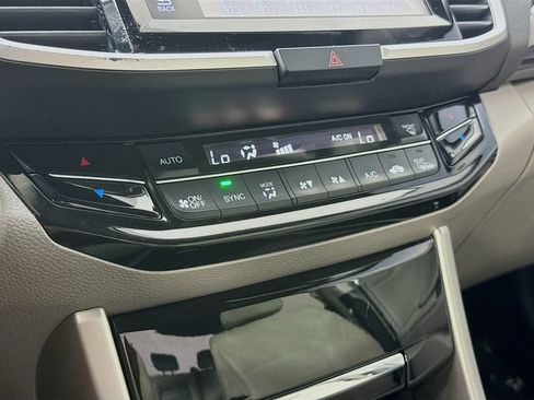 Used 2017 Honda Accord EX image 18