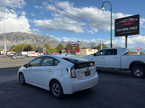 Used 2014 Toyota Prius One image 8