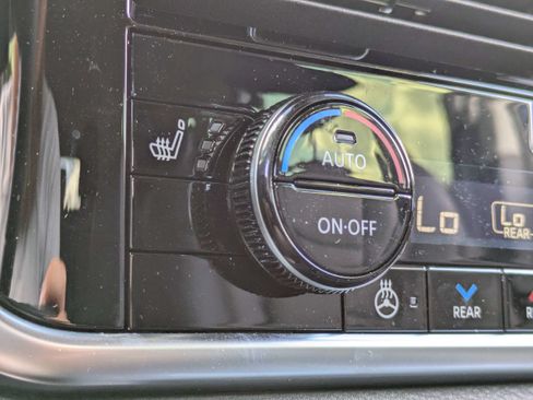 Certified 2025 Nissan Rogue SL w/ SL Premium Package FWD image 24
