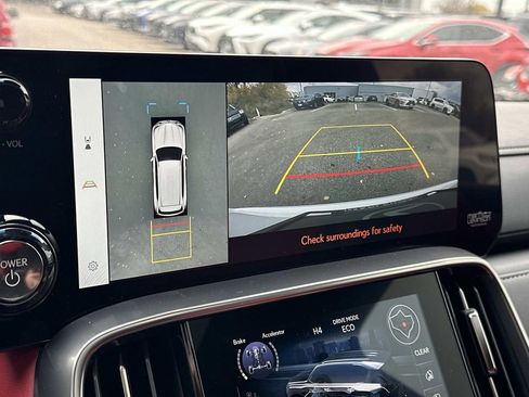 Used 2025 Lexus LX 700h F Sport image 32