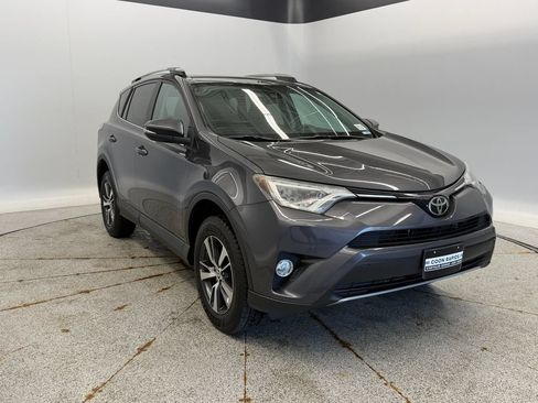 Used 2017 Toyota RAV4 XLE AWD/4WD image 3