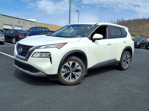 Used 2023 Nissan Rogue SV image 3