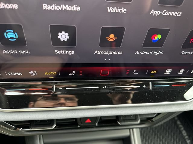 New 2026 Volkswagen Tiguan SE R-Line FWD image 19