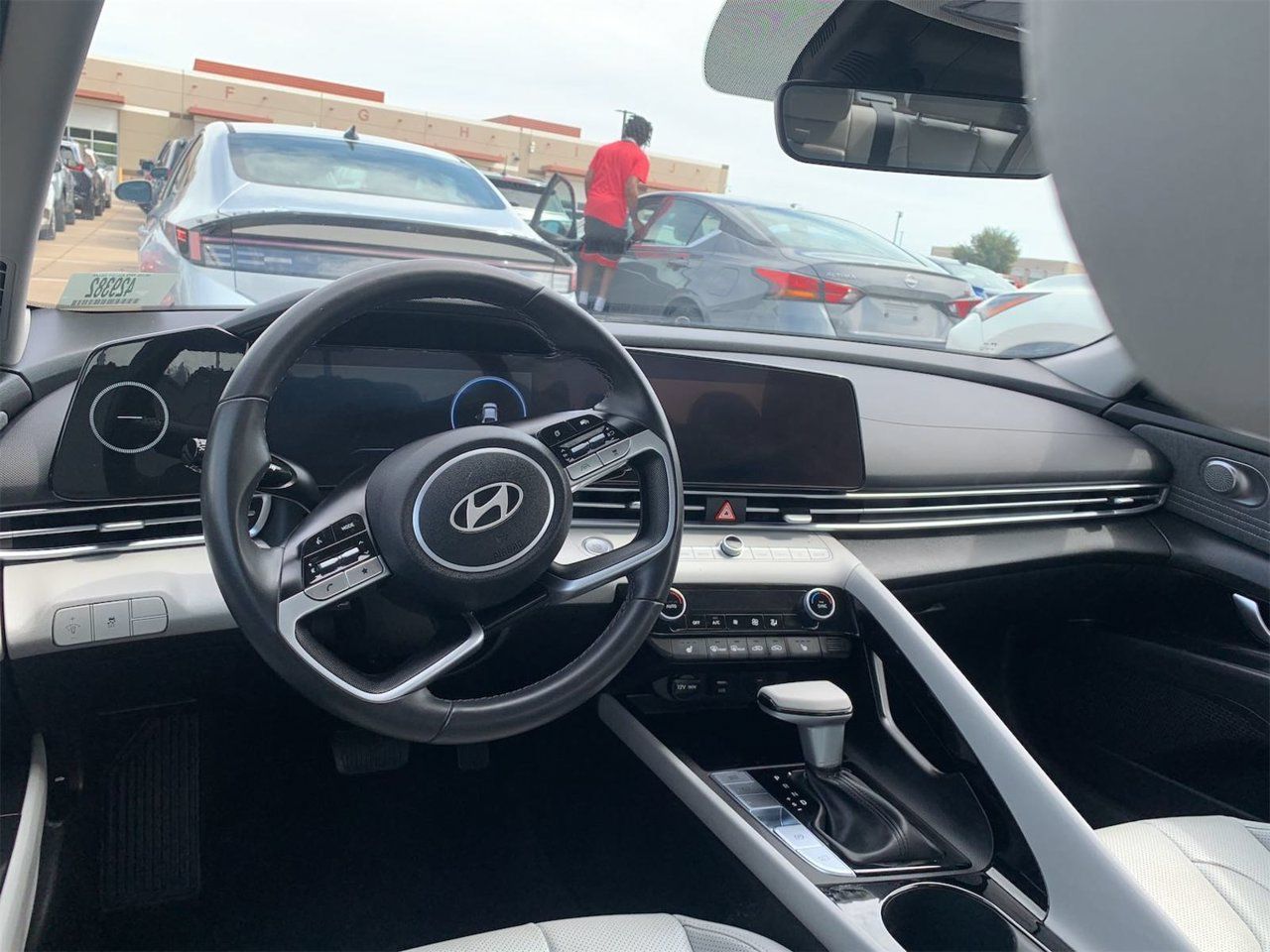 Used 2025 Hyundai Elantra Limited FWD image 5