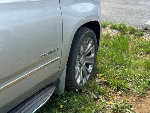 Used 2015 GMC Yukon XL Denali w/ Touring Package AWD/4WD image 18