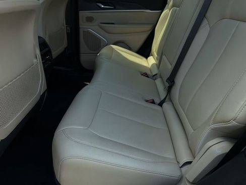 Used 2025 Jeep Grand Cherokee Limited w/ Black Appearance Package AWD/4WD image 9
