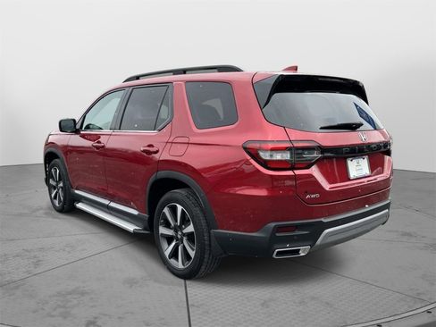 Certified 2025 Honda Pilot Touring image 5