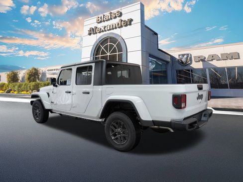 New 2025 Jeep Gladiator Sport image 9
