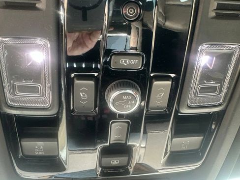 New 2026 GMC Yukon XL Denali w/ Denali Reserve Package AWD/4WD image 24