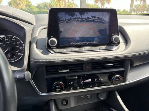Used 2025 Nissan Rogue SV FWD image 8