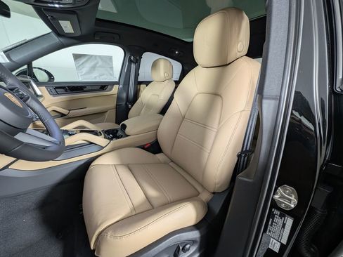 New 2026 Porsche Cayenne Coupe AWD/4WD image 6