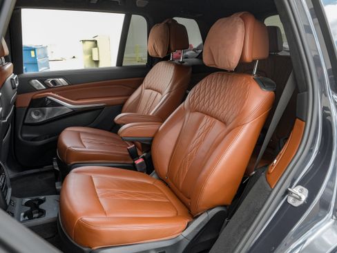 Used 2021 BMW X7 M50i w/ Dynamic Handling Package AWD/4WD image 41