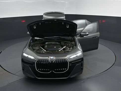 Certified 2026 BMW 740i w/ Executive Package RWD image 52