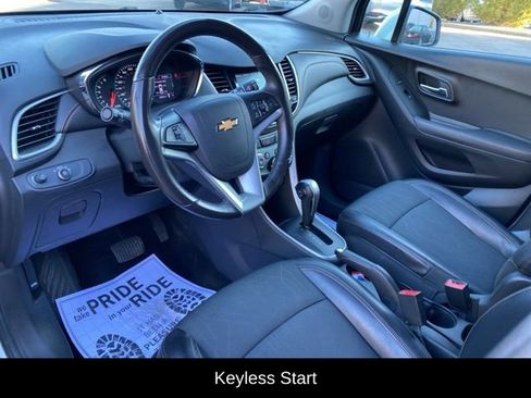 Used 2020 Chevrolet Trax LT w/ LT Convenience Package AWD/4WD image 6