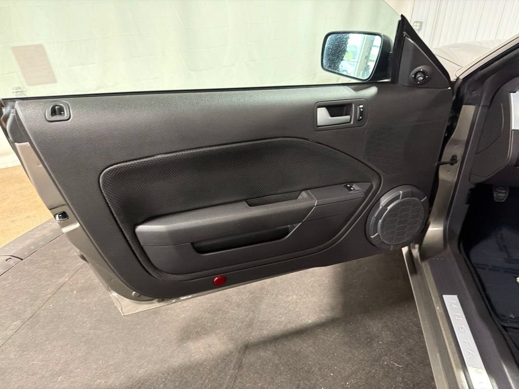 Used 2005 Ford Mustang GT RWD image 4