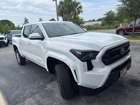Certified 2025 Toyota Tacoma SR5 AWD/4WD image 2