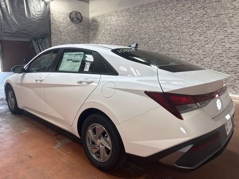 New 2026 Hyundai Elantra SE FWD image 5