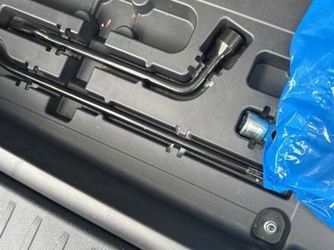 Used 2023 Toyota Highlander XLE image 24