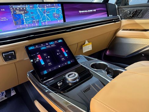 New 2025 Cadillac Escalade IQ Sport 2 image 32