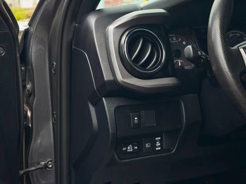Used 2021 Toyota Tacoma TRD Off-Road w/ Technology Package AWD/4WD image 55