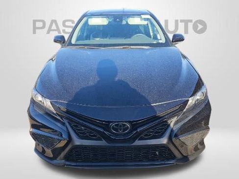 Used 2023 Toyota Camry SE image 2