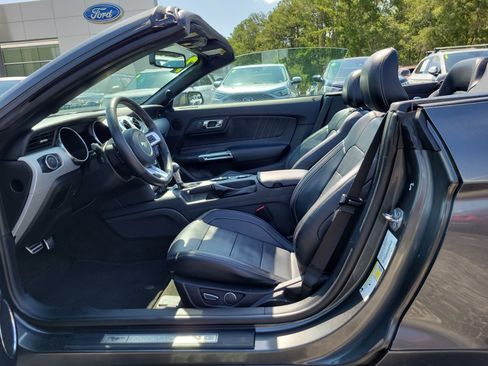 Used 2017 Ford Mustang Premium RWD image 18