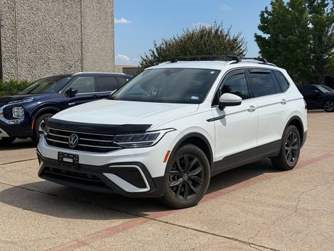 Used 2024 Volkswagen Tiguan SE FWD image 3