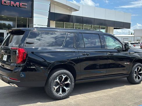 New 2026 GMC Yukon XL AT4 w/ AT4 Premium Package AWD/4WD image 7