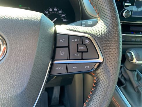 Used 2022 Toyota Sienna XSE w/ XSE Plus Package image 32