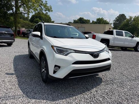 Used 2018 Toyota RAV4 XLE FWD image 3