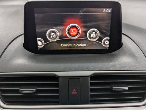 Used 2018 MAZDA MAZDA3 Touring FWD image 29