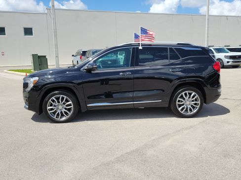 Used 2024 GMC Terrain Denali w/ Denali Premium Package AWD/4WD image 8