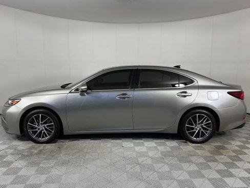 Used 2018 Lexus ES 350 w/ Luxury Package w/Wood Trim FWD image 3