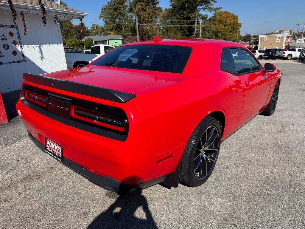 Used 2015 Dodge Challenger R/T Scat Pack w/ Leather Interior Group RWD image 4