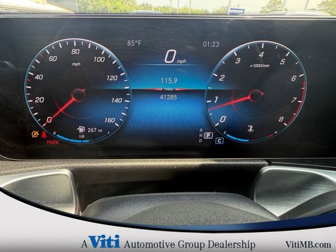 Used 2022 Mercedes-Benz GLB 250 4MATIC image 32