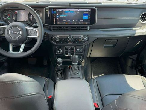 Used 2025 Jeep Wrangler Unlimited Sahara AWD/4WD image 11