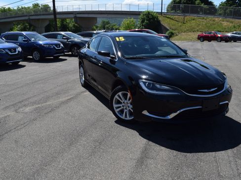 Used 2015 Chrysler 200 Limited w/ Convenience Group FWD image 1