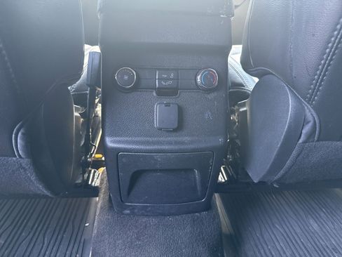 Used 2018 Ford Explorer XLT w/ Equipment Group 202A AWD/4WD image 18