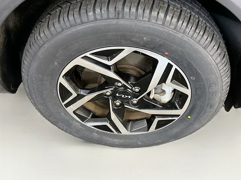 Used 2024 Kia Sportage LX image 11