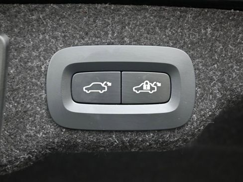 Used 2023 Volvo S90 B6 Plus w/ Protection Package Premier image 17