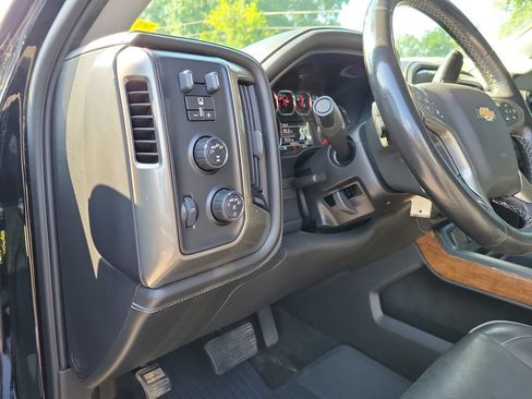 Used 2018 Chevrolet Silverado 1500 High Country AWD/4WD image 24