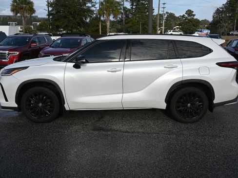Used 2024 Toyota Highlander XSE image 2