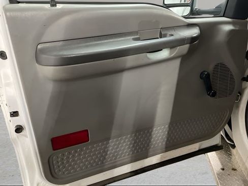 Used 2004 Ford F550 4x4 Regular Cab Super Duty image 26