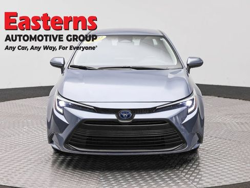 Used 2025 Toyota Corolla LE FWD image 2