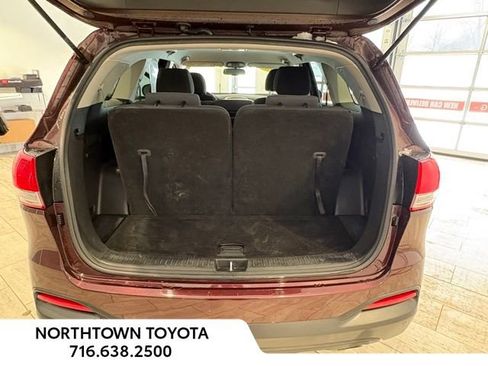 Used 2018 Kia Sorento LX image 16