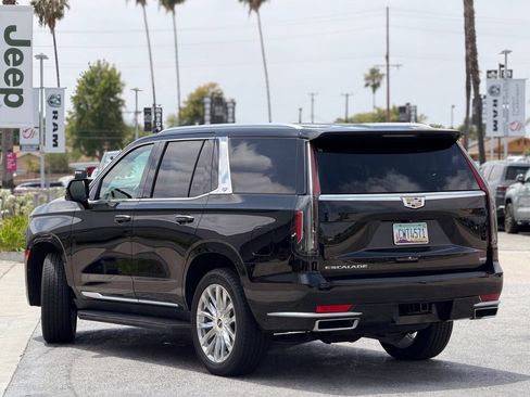 Used 2023 Cadillac Escalade Premium Luxury RWD image 2